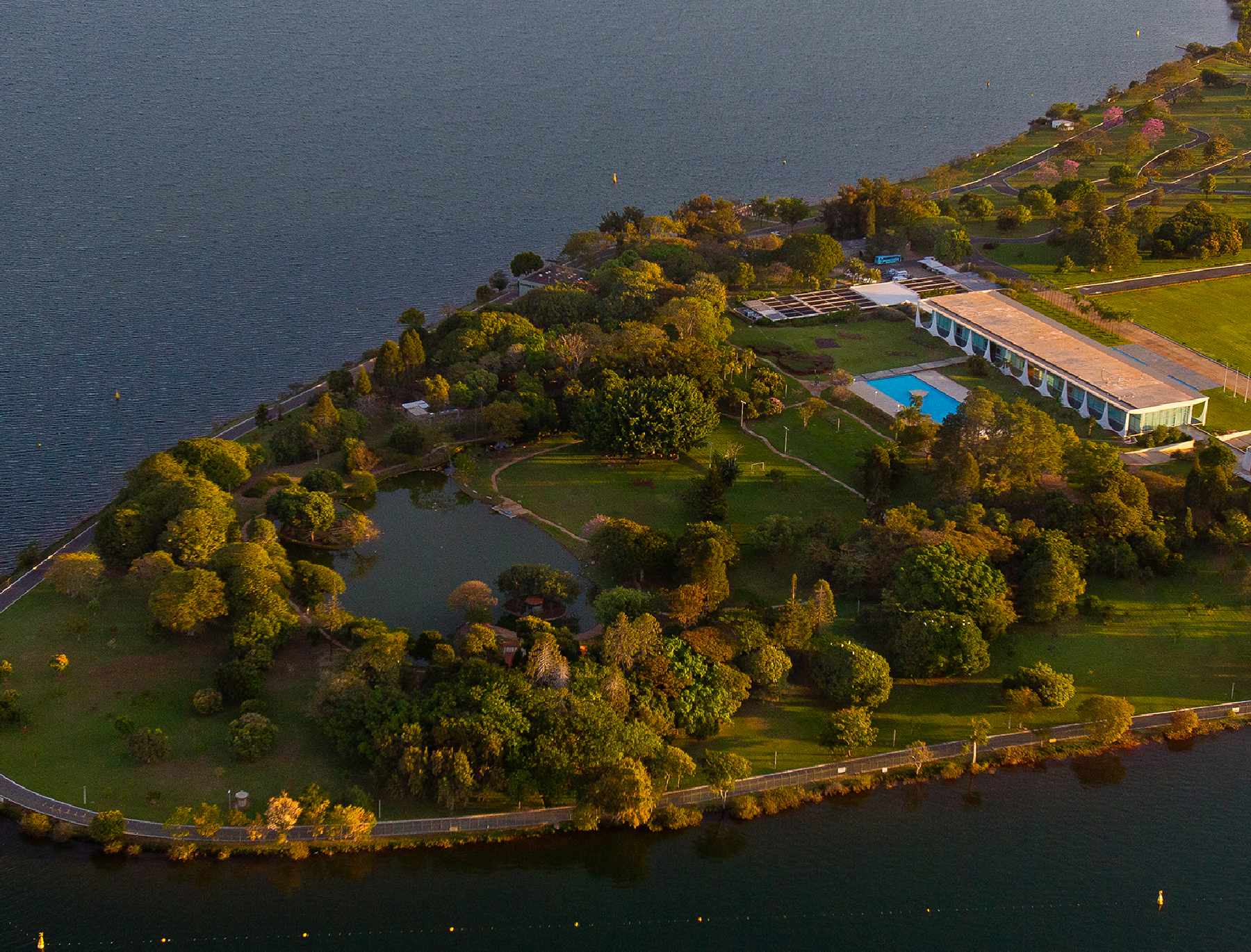 The Alvorada Palace and its garden - Ichiro Guerra/PR