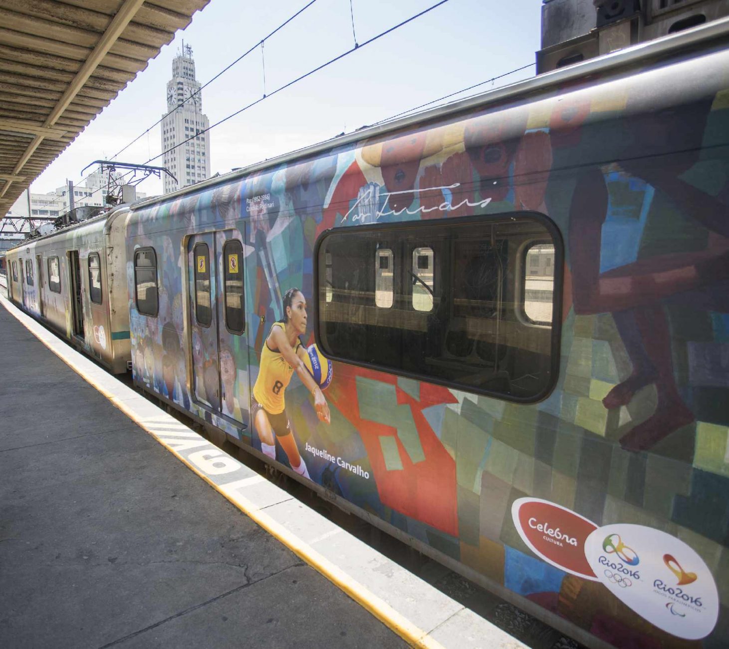 Rio train painted with athletes and work from Cândido Portinari - Daniel Ramalho/Rio2016