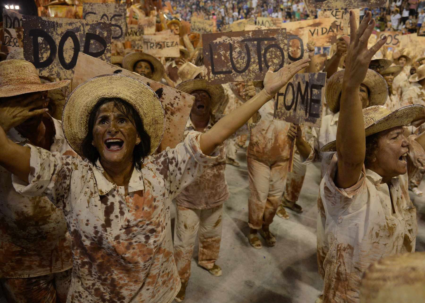 Portela became Rio Carnaval's champion telling the tragedy of a collapsed dam - Fernando Frazão/ABr