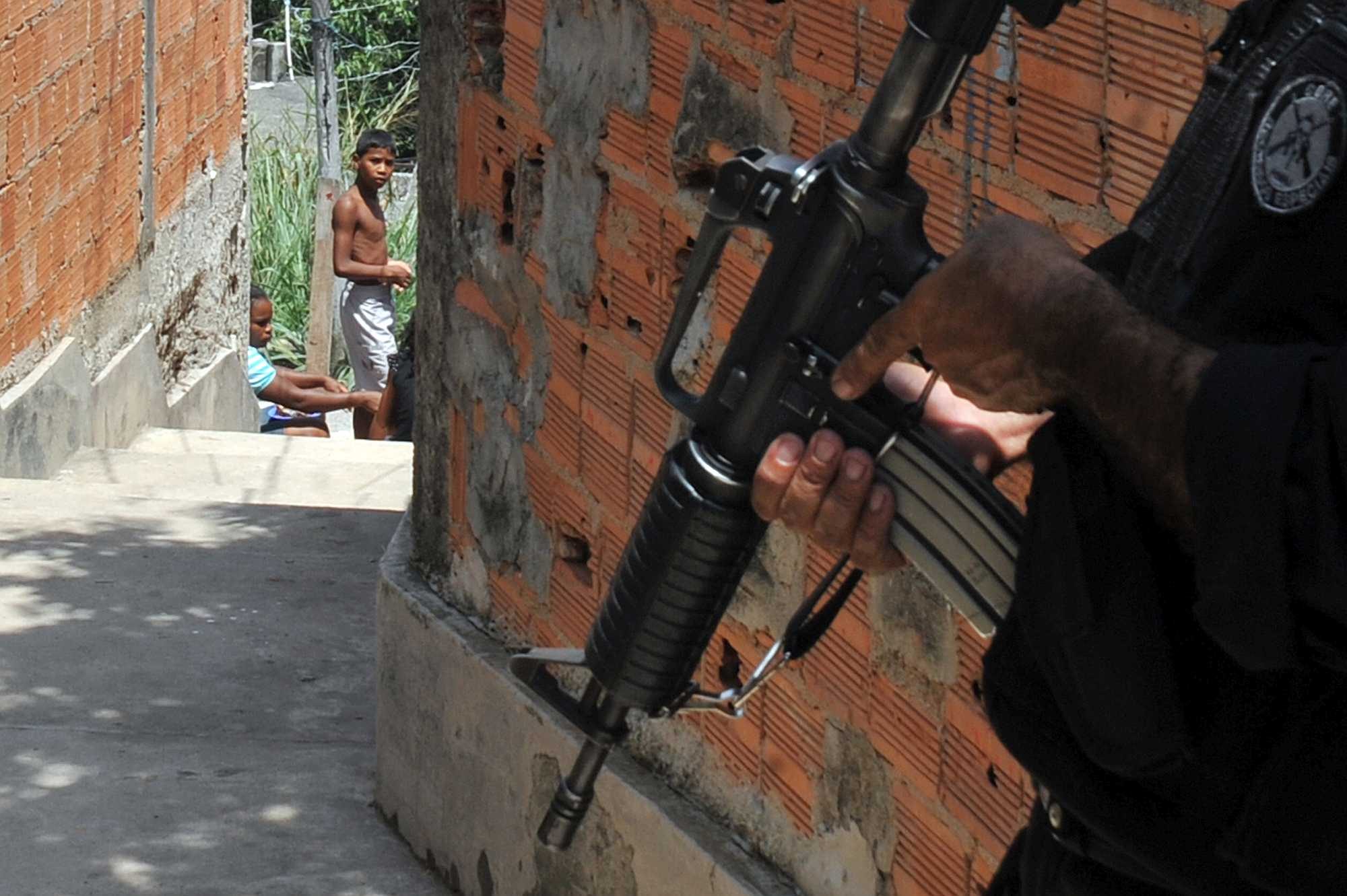 Police in a Rio favela - Agência Brasil