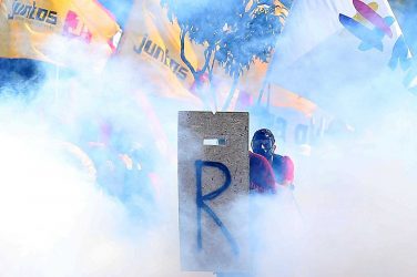 Protesters burn buildings and fight the police in Brasília - José Cruz/ABr