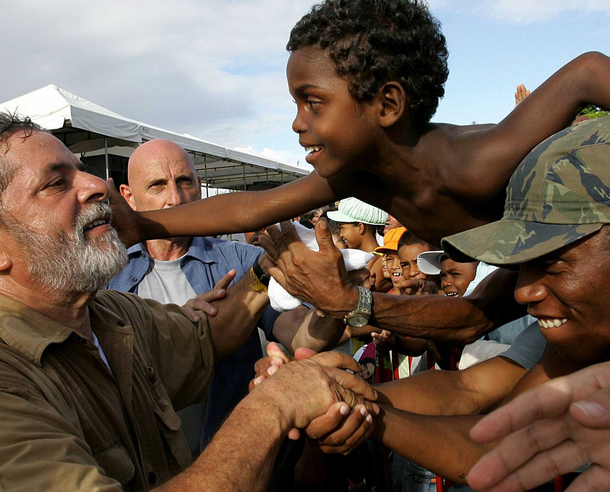Lula mingles with people - Ricardo Stuckert/Instituto Lula