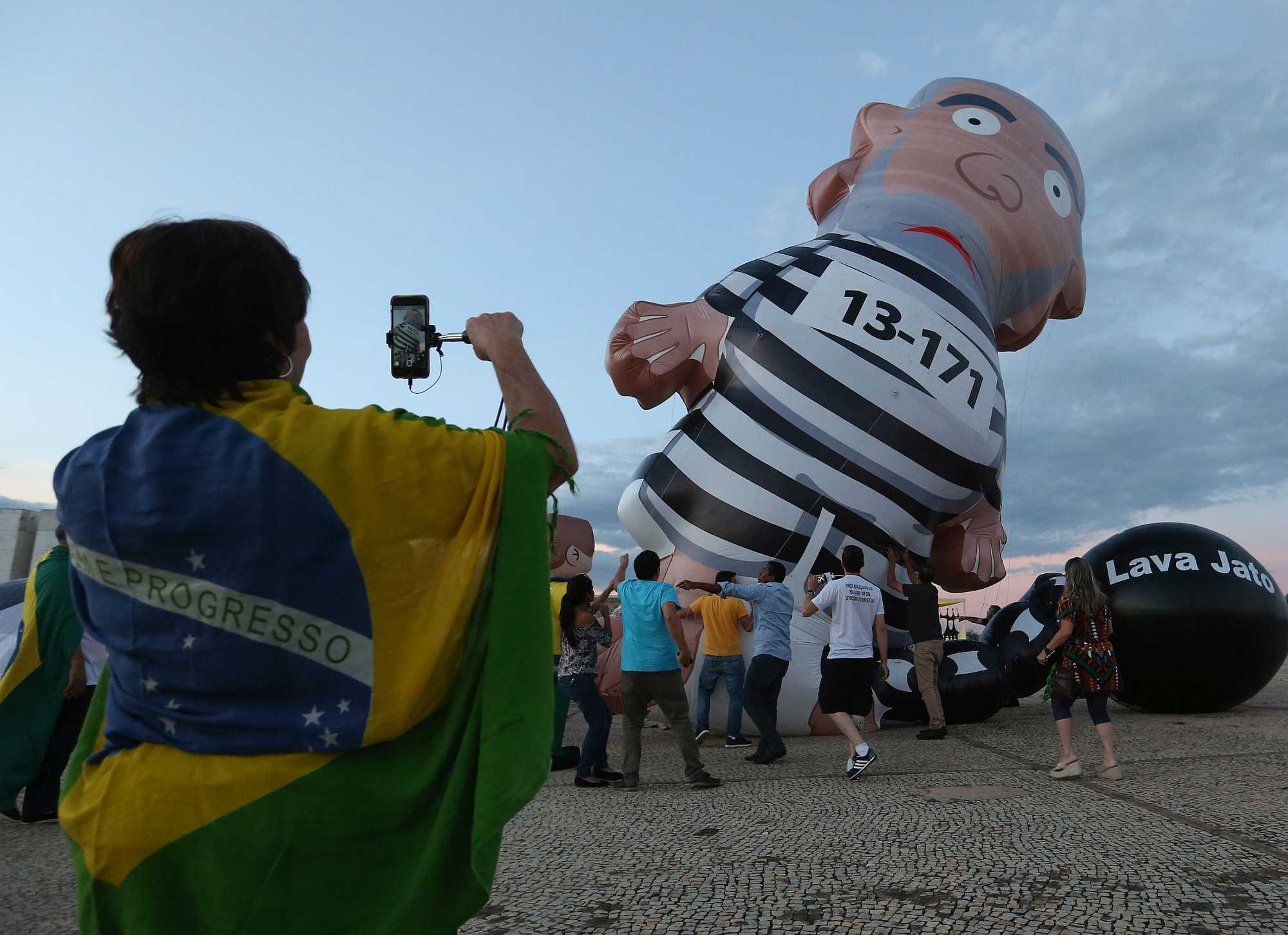 People protest against Lula in Brazil - ABr