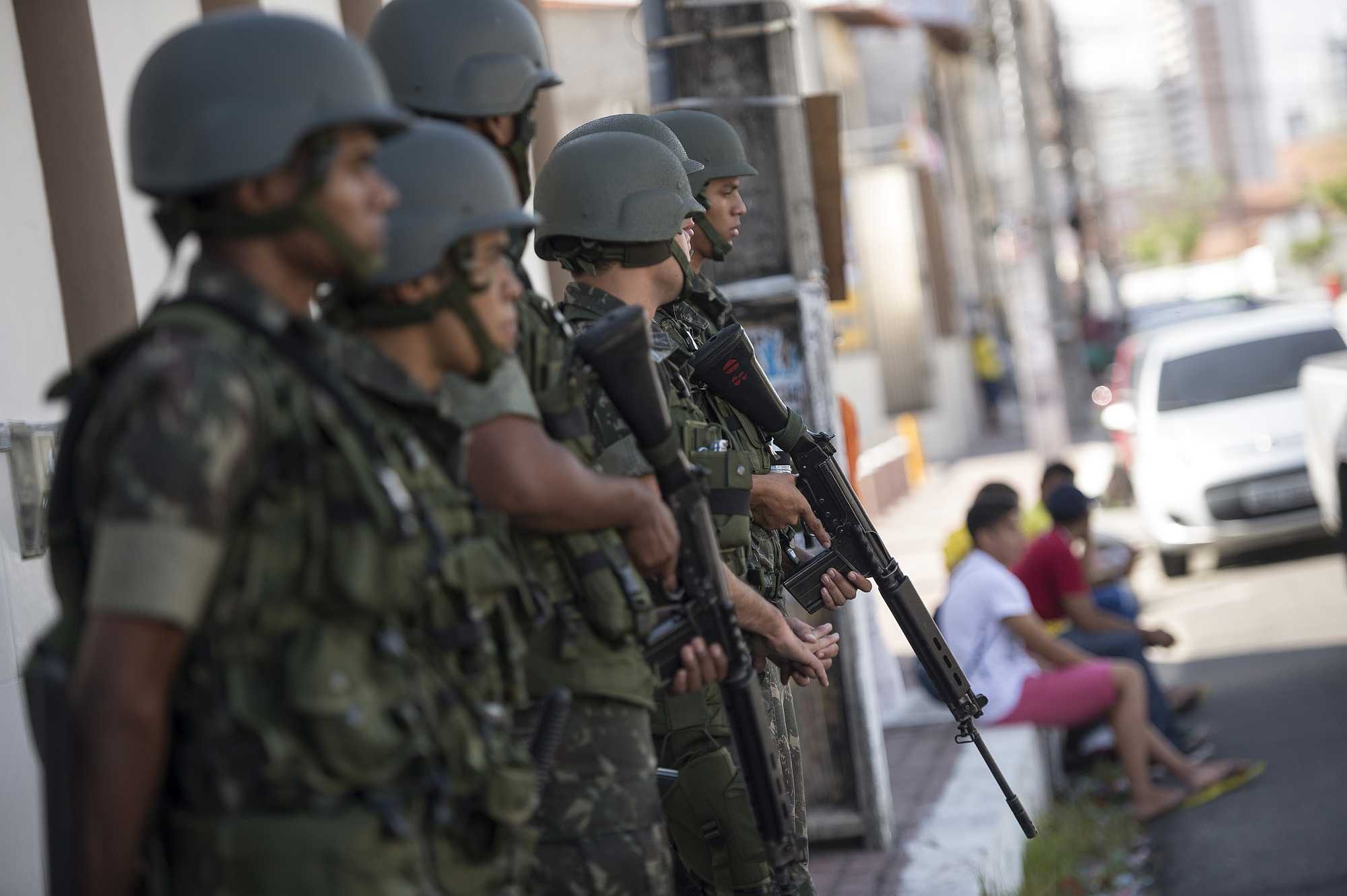 Brazilian army in a Rio favela - ABr