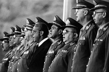 President Figueiredo, a general, surrounded by military men