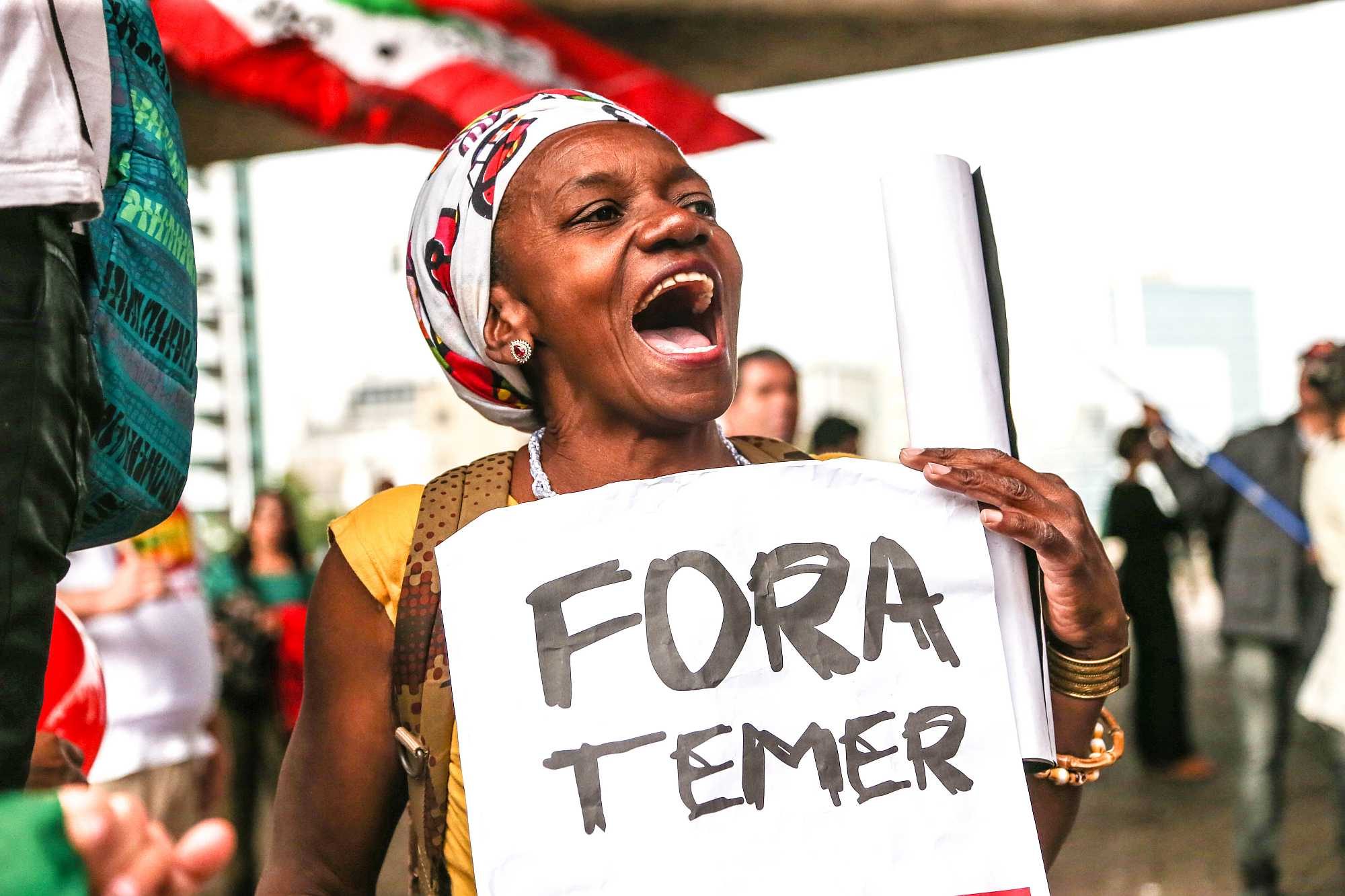 Lady with a sign: Out with Temer - Paulo Pinto/Ag. PT