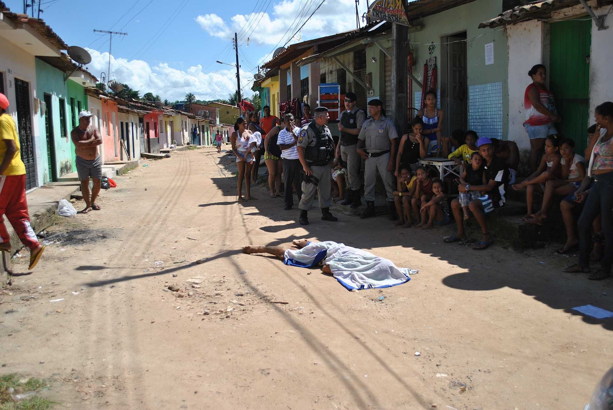 Victim was killed in the street in Alagoas state - Photo: Alagoas 24 Horas
