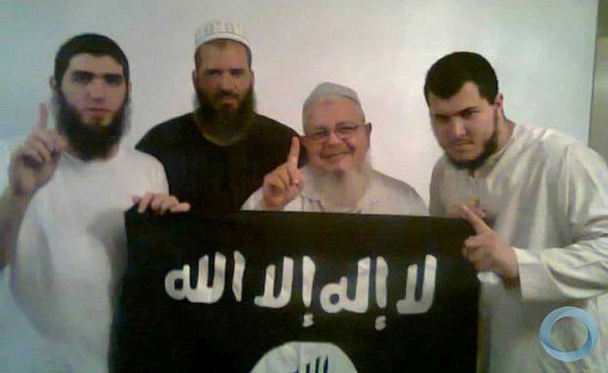 Vitor Magalhães and Antônio Andrade dos Santos (first on the right and first on the left) among the detained