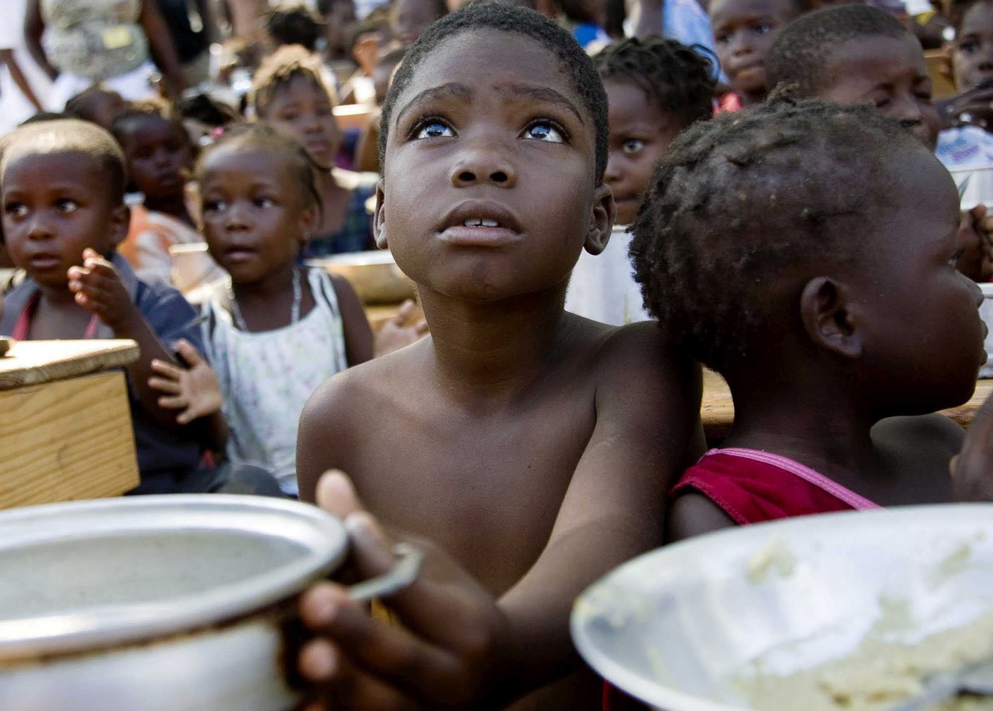 A child awaits for the distribution of meals by WFP (United Nations World Food Program)