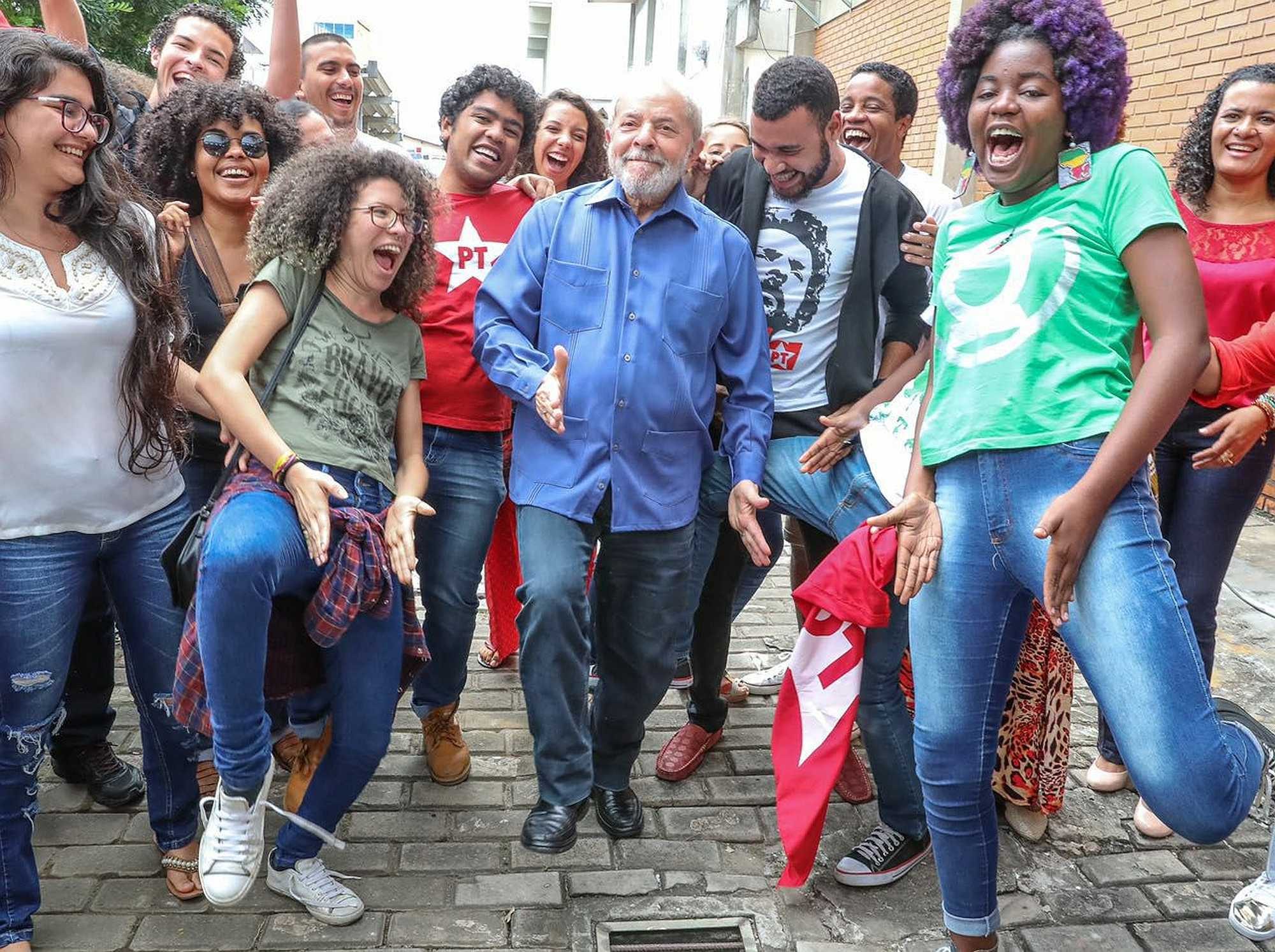 Lula dancing with fans - Ricardo Stuckert/Instituto Lula