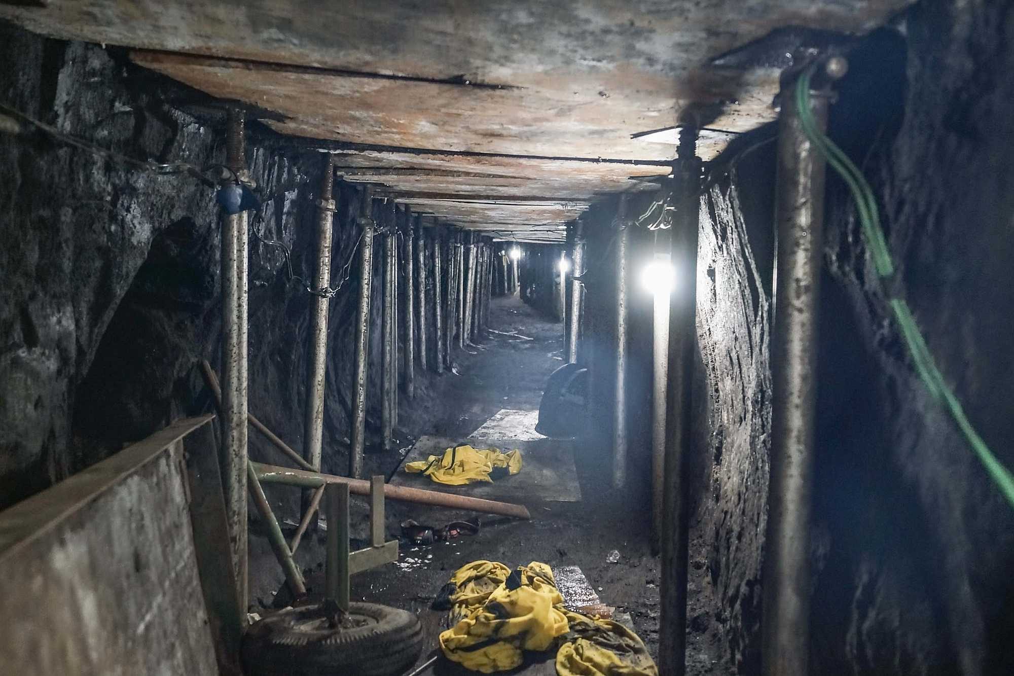 A gang of 16 dug a sophisticated 600-meter tunnel equipped with lights.