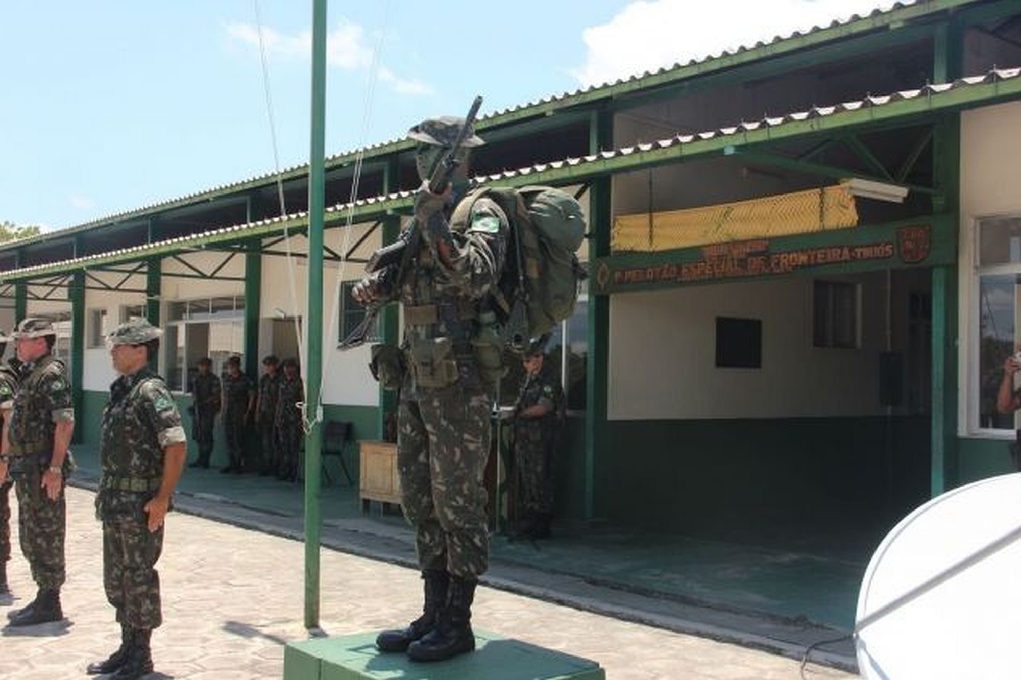 Brazilian Army and indigenous soldiers of Tiriós ethnicity work side by side in the border with Suriname - Photo: Brazilian Army