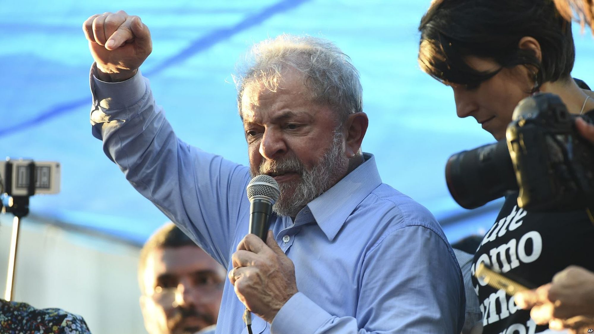 Lula speaks in Porto Alegre