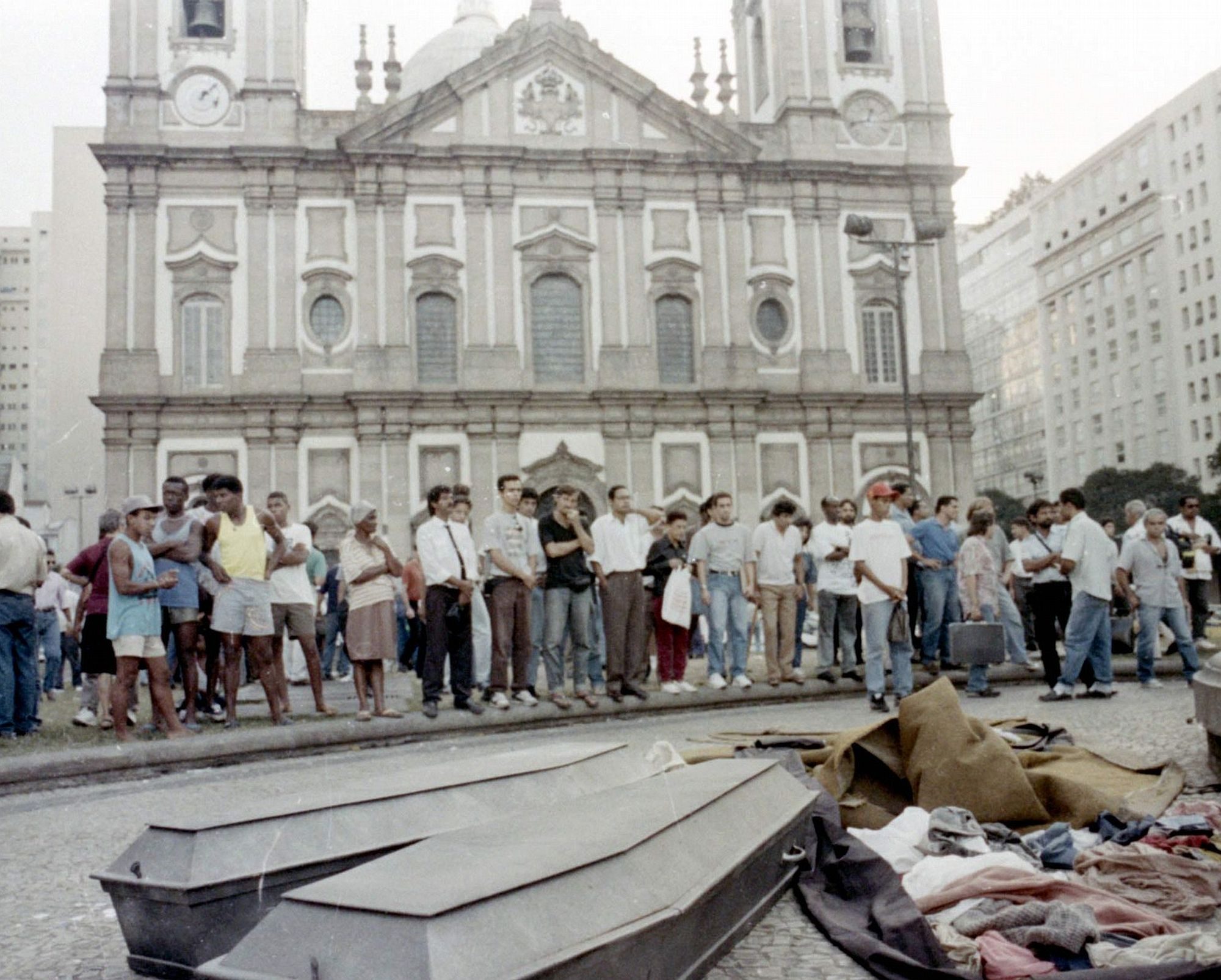 The Candelária massacre. Picture from Jornal do Brasil