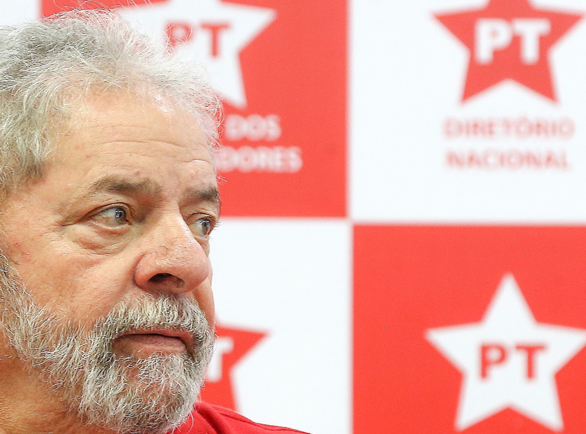 Lula during a Workers Party meeting