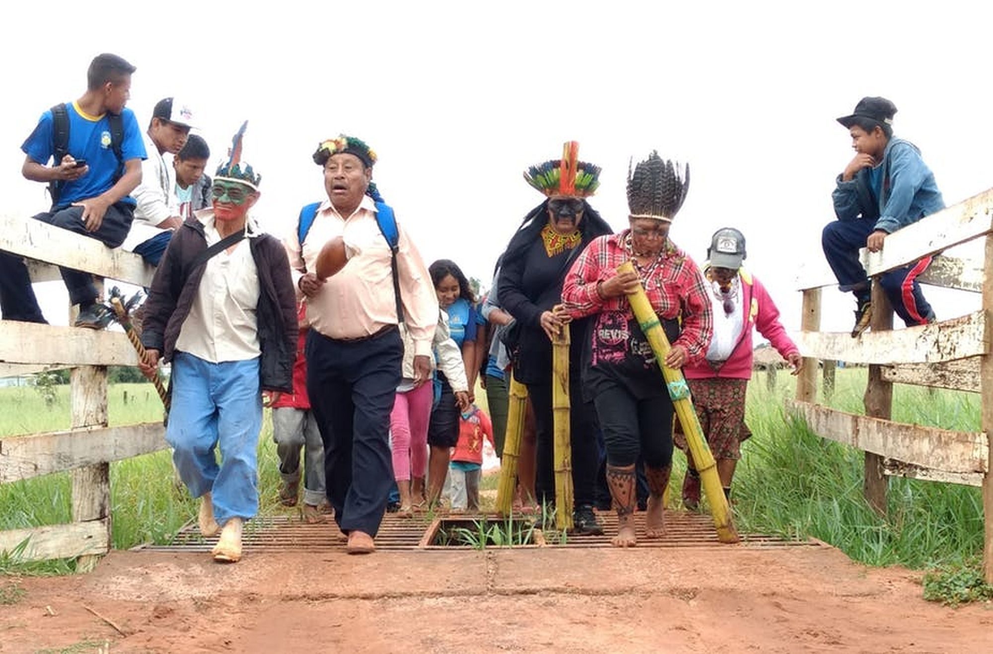 Kaiowá and Guarani protecting their lands on a possible eviction day, March 2018. Author provided
