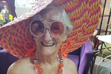 At age 78, Grandma of Brazil becomes an influencer of fashion and behavior on Instagram