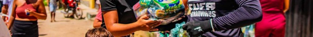CUFA volunteers distribute food parcels to favela residents in Brazil | Daniel de Araújo / Avda Produções