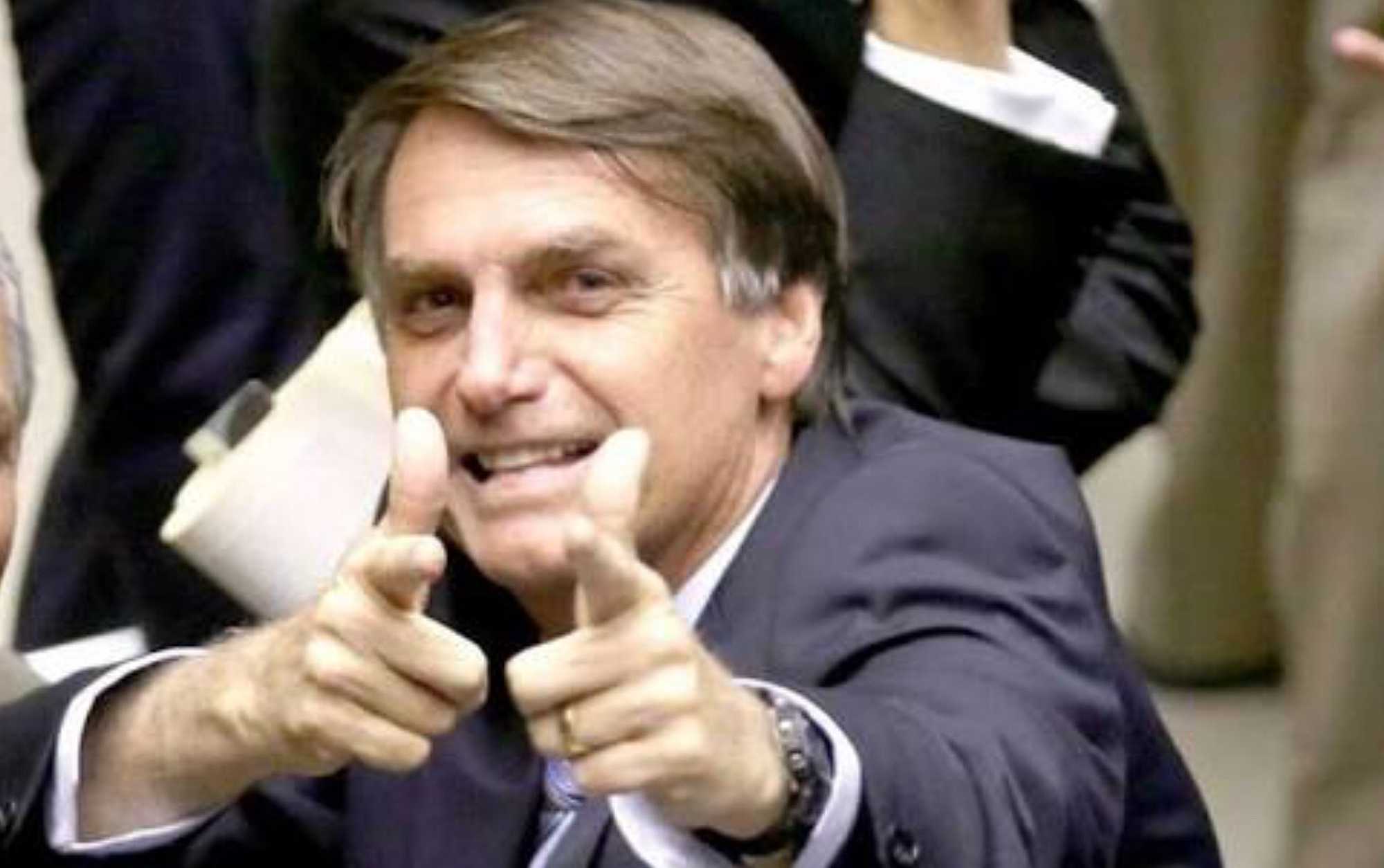 Brazil's Jair Bolsonaro posing with his hands folded into the shape of guns - Agência Câmara