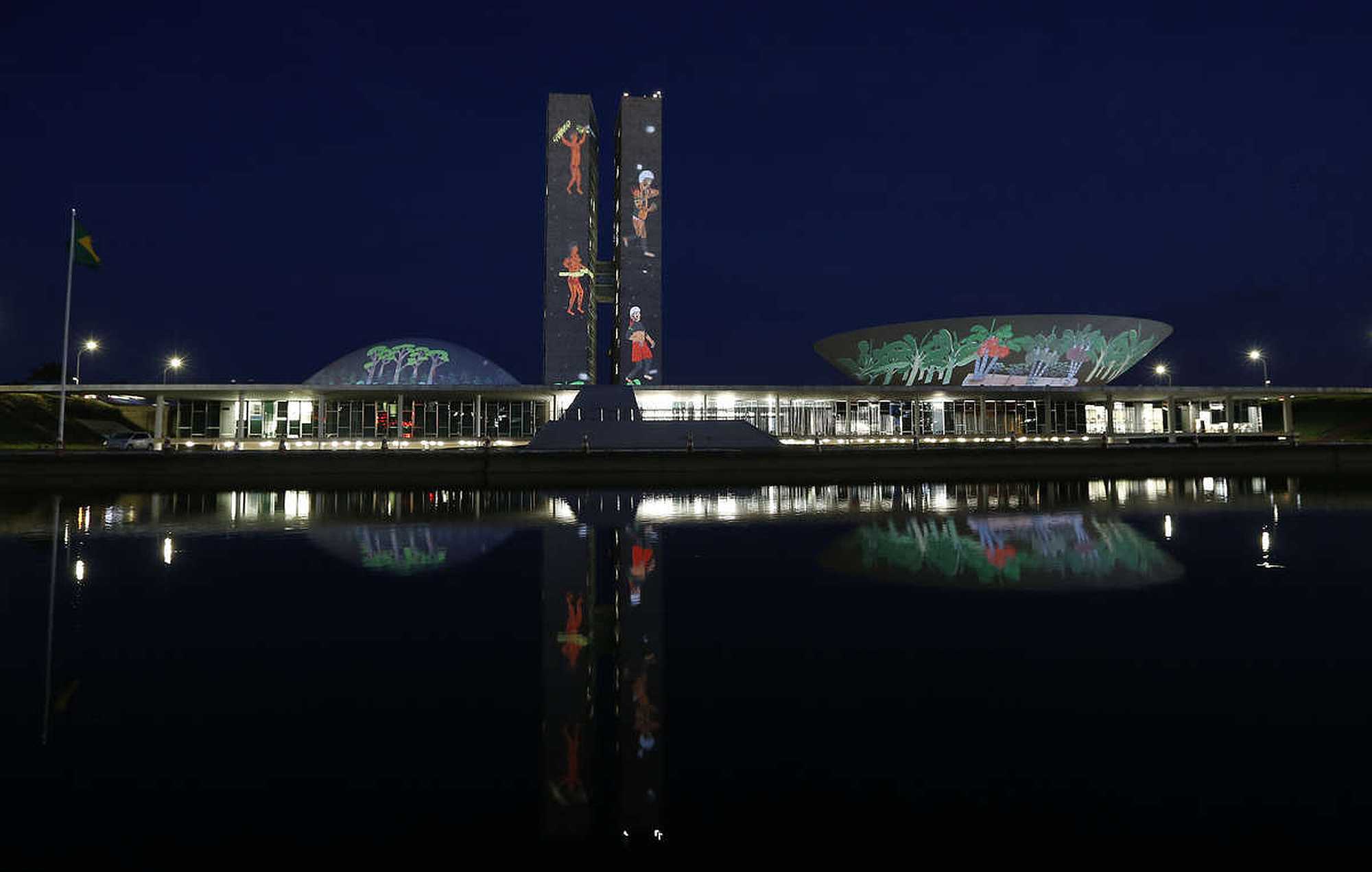 Drawings of the Yanomami spirit beings known as xapiri were projected onto Brazil's Congress buildings, in a historic first. © Adriano Machado/ISA