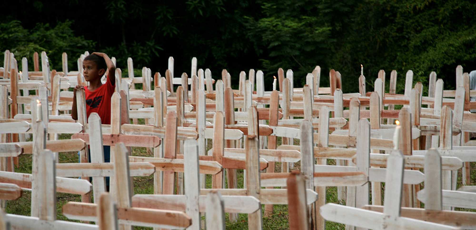 A memorial in honor of Dorothy Stang, a U.S.-born nun killed 15 years ago. Crosses represent murdered and threatened rural workers. Image by Daniel Beltrá/Greenpeace.