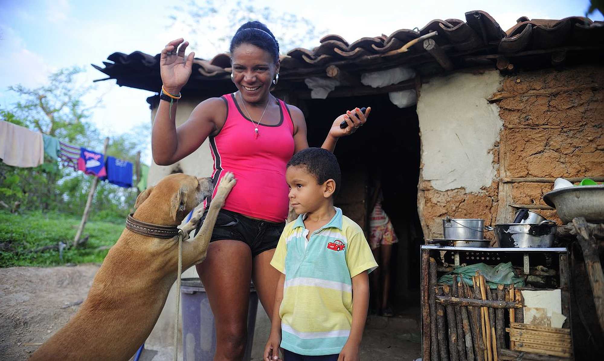 Ana Cleide Ancelmo da Silva, widow, lives with her mother and seven children in Brazil's Northeast / Fernando Frazão/Agência Brasil