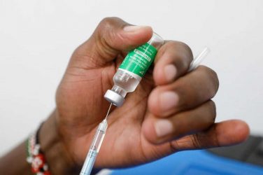 A medical worker prepares a dose of AstraZeneca's Covid-19 vaccine in Nairobi, Kenya. REUTERS/Baz Ratner