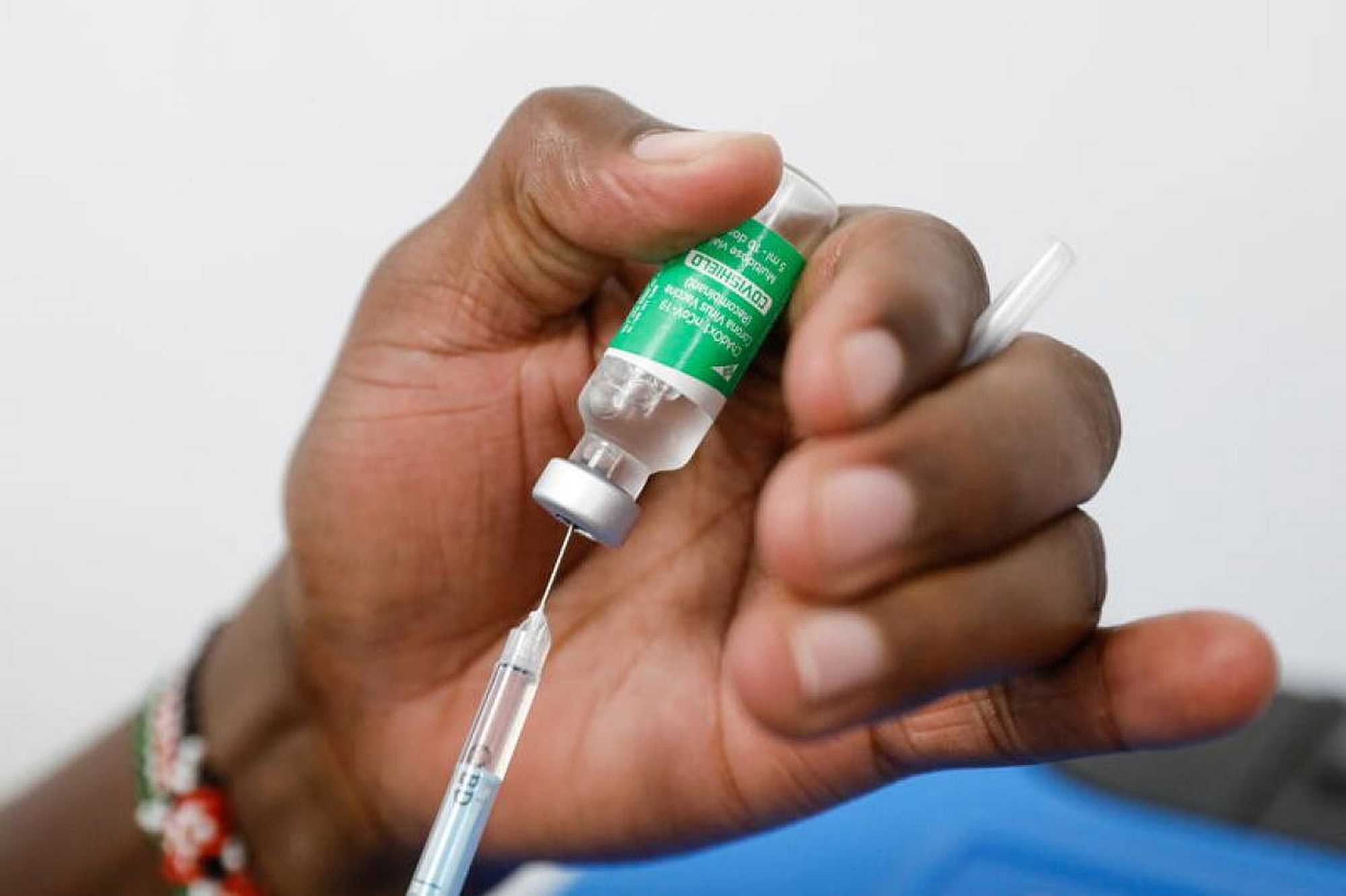A medical worker prepares a dose of AstraZeneca's Covid-19 vaccine in Nairobi, Kenya. REUTERS/Baz Ratner