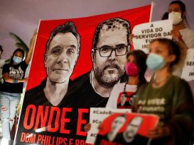 People hold signs during a vigil following the disappearance of British journalist Dom Phillips and indigenous expert Bruno Pereira. REUTERS/Adriano Machado