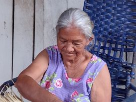 Sebastiana Pinto da Silva, midwife at Terra Dominial Indígena Barreira da Missão, in Tefé, Amazonas Photo: Luís Patriani.