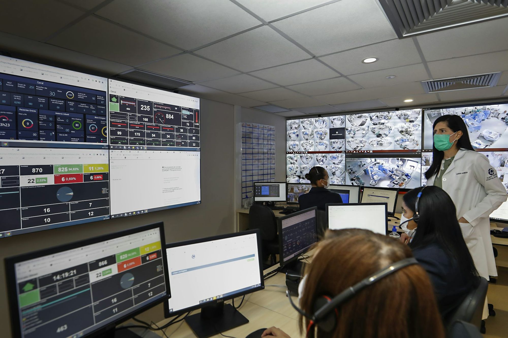 Digital patient monitoring center at Albert Einstein Hospital in São Paulo -Folhapress/Marcelo Chello