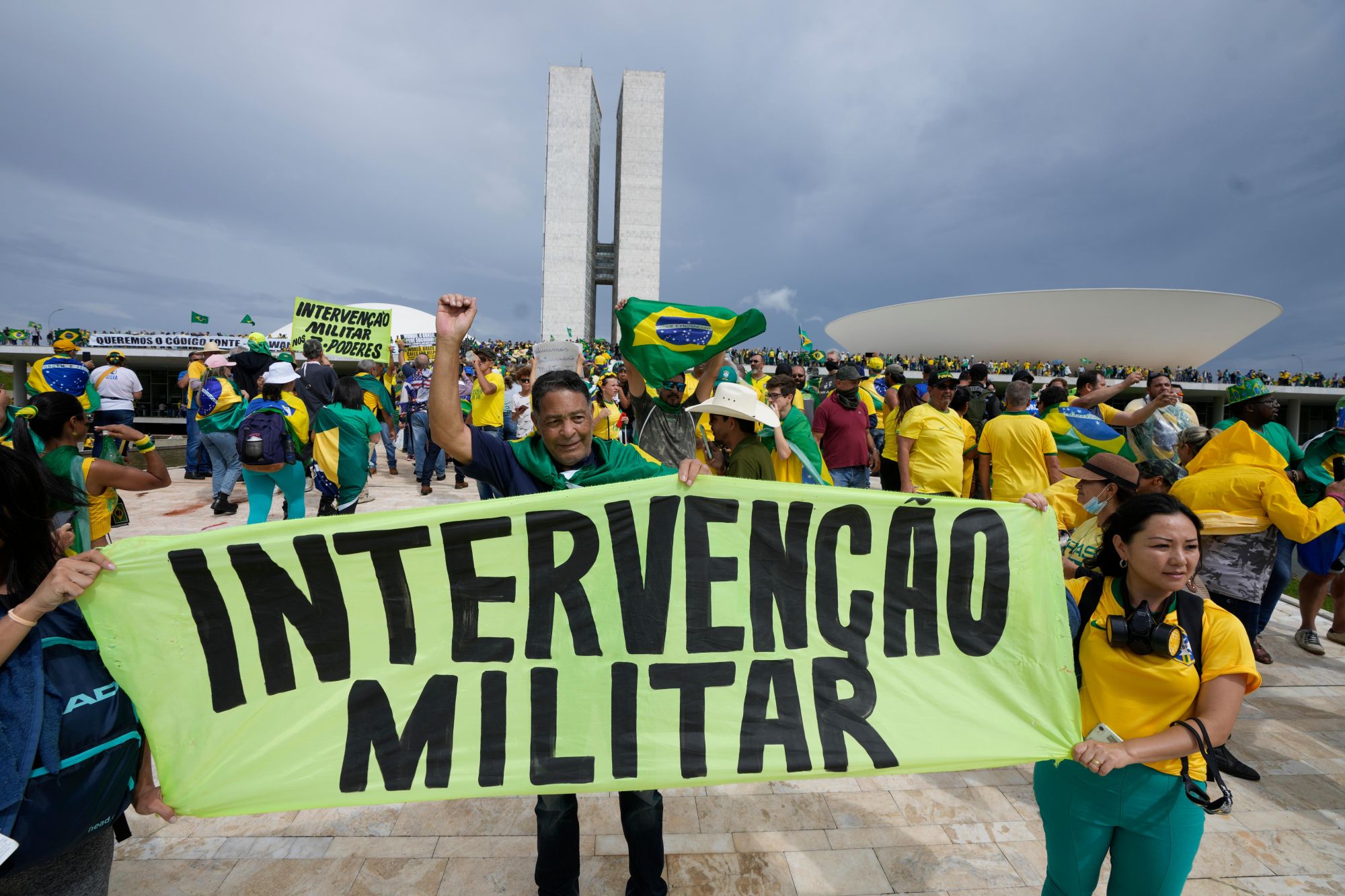 Justice investigates Bolsonaro’s participation in the events of 8 January 2023: coup attempt failed, but country still divided