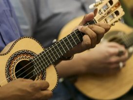 Choro uses instruments such as the mandolin, flute, 7-string guitar, pandeiro, cavaquinho, and clarinet