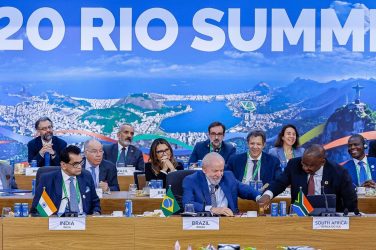 Brazil president Luiz Inácio Lula da Silva greets president of South Africa, Cyril Ramaphosa. Joe Biden is on the left and China's Xi Jinping on the right. Photo: Ricardo Stuckert/PR